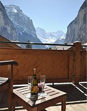Charming Penthouse Apartman Lauterbrunnen Szoba fotó