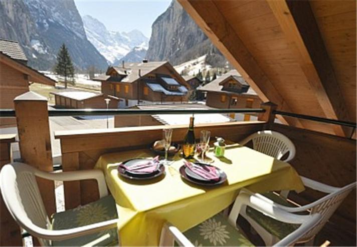 Charming Penthouse Apartman Lauterbrunnen Szoba fotó