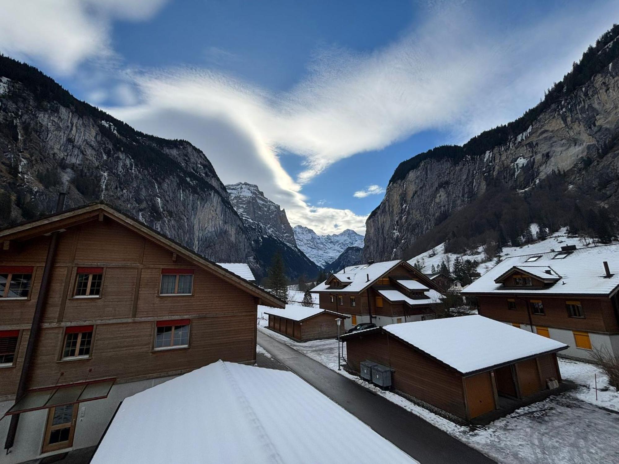 Charming Penthouse Apartman Lauterbrunnen Kültér fotó